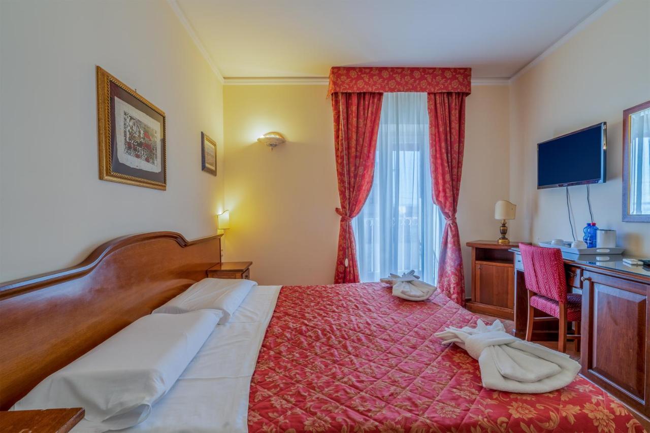 Hotel Mediterraneo Syracuse Екстер'єр фото
