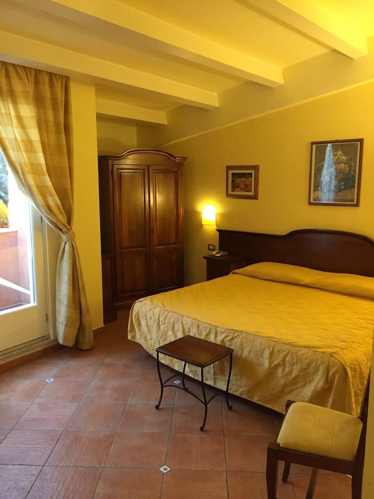 Hotel Mediterraneo Syracuse Екстер'єр фото