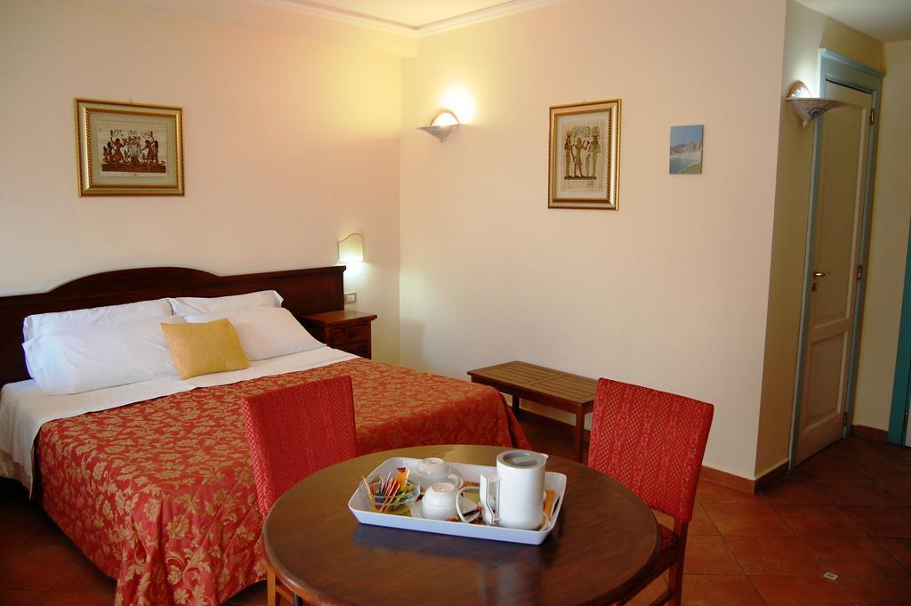 Hotel Mediterraneo Syracuse Екстер'єр фото